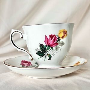 Vintage Royal Grafton Fine Bone China 2-piece teacup and saucer set
